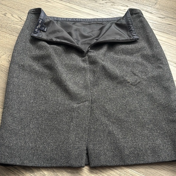 J.Crew | The Perfect Pencil Skirt in Grey / 70% Wool with Zipper Pockets Size 6 - Picture 9 of 11